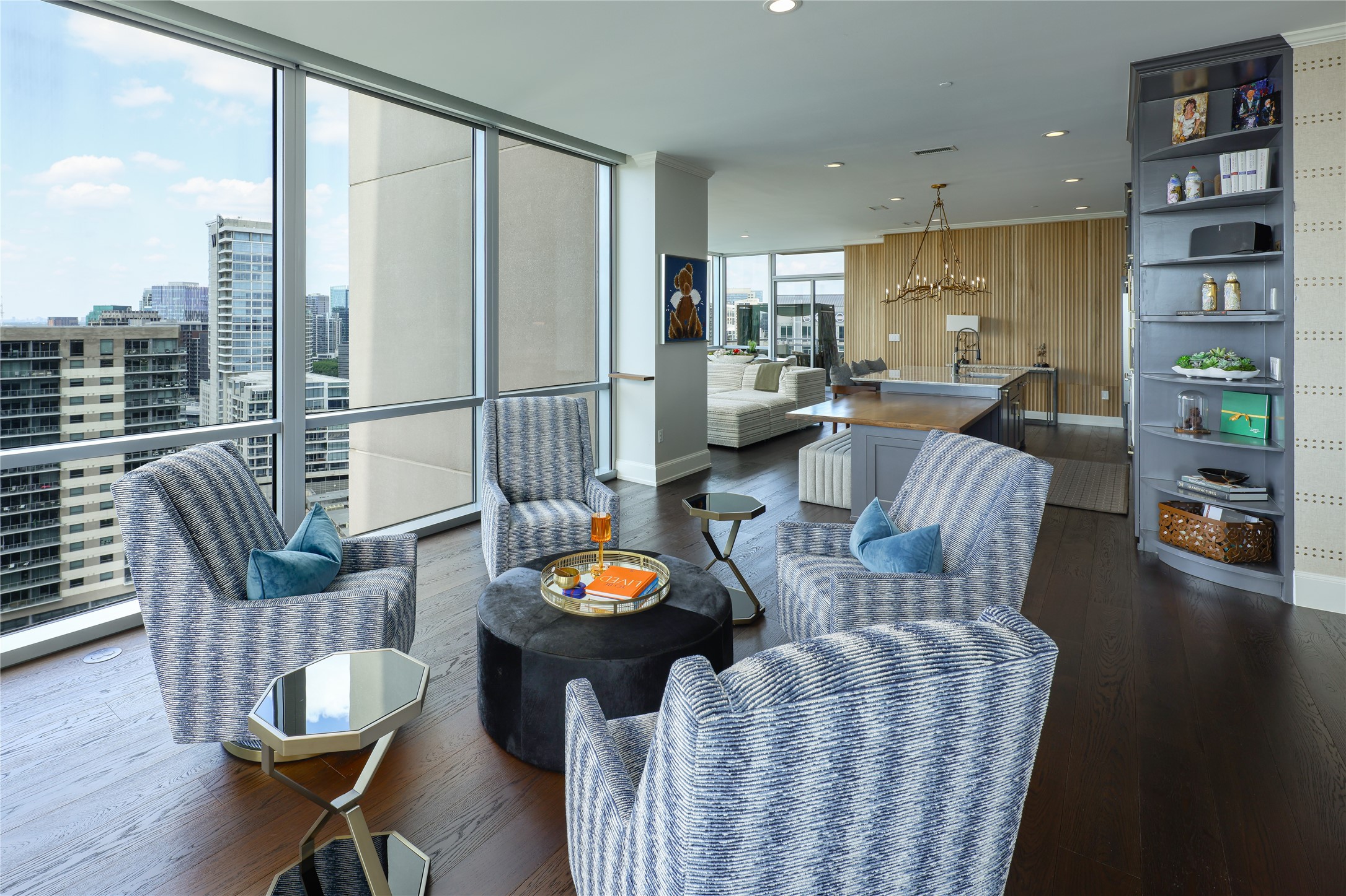 2200 Victory Avenue 2207