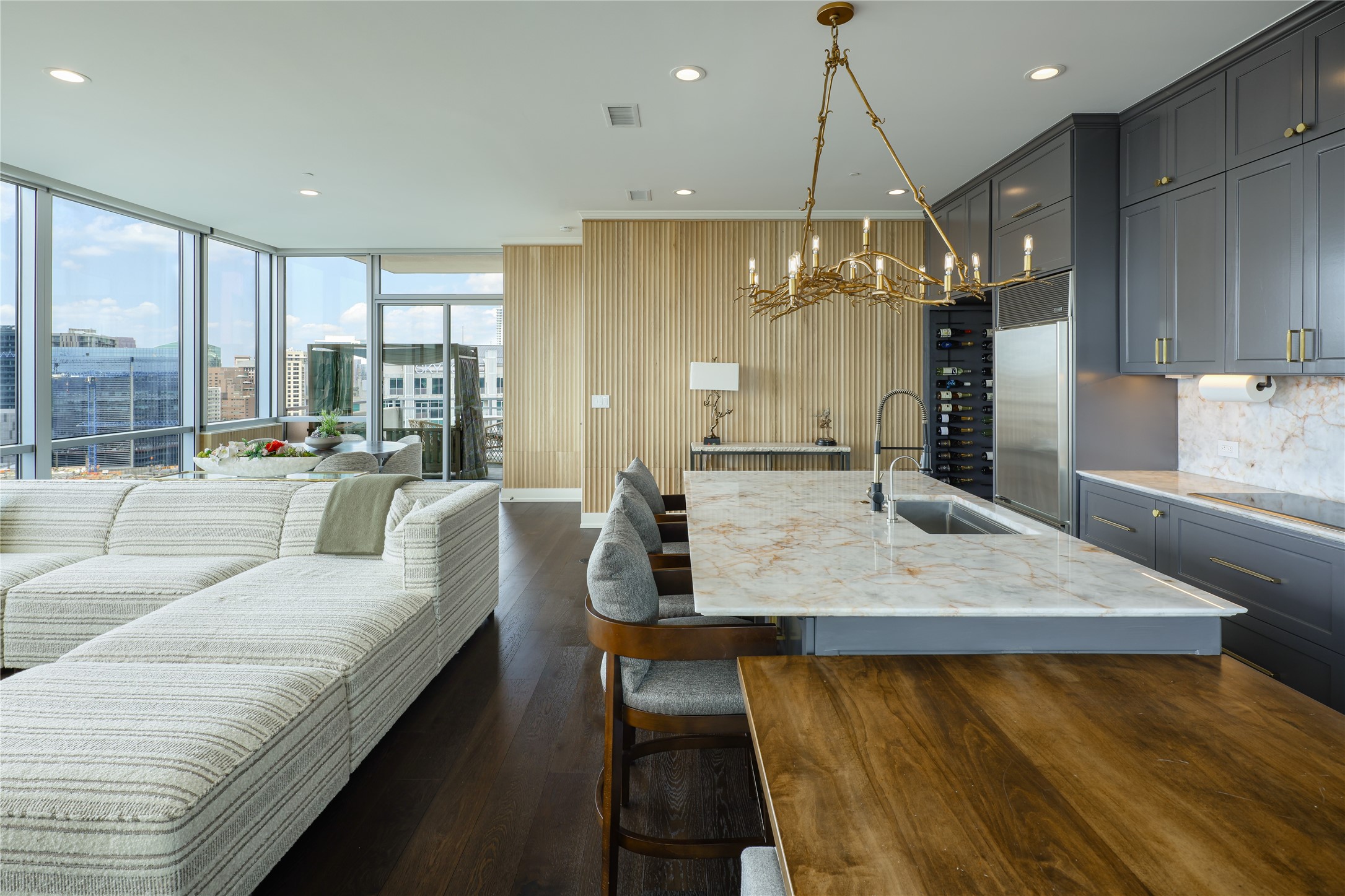 2200 Victory Avenue 2207