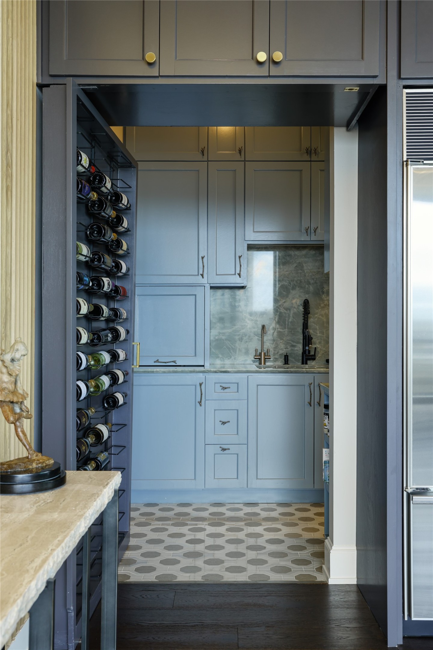 2200 Victory Avenue 2207