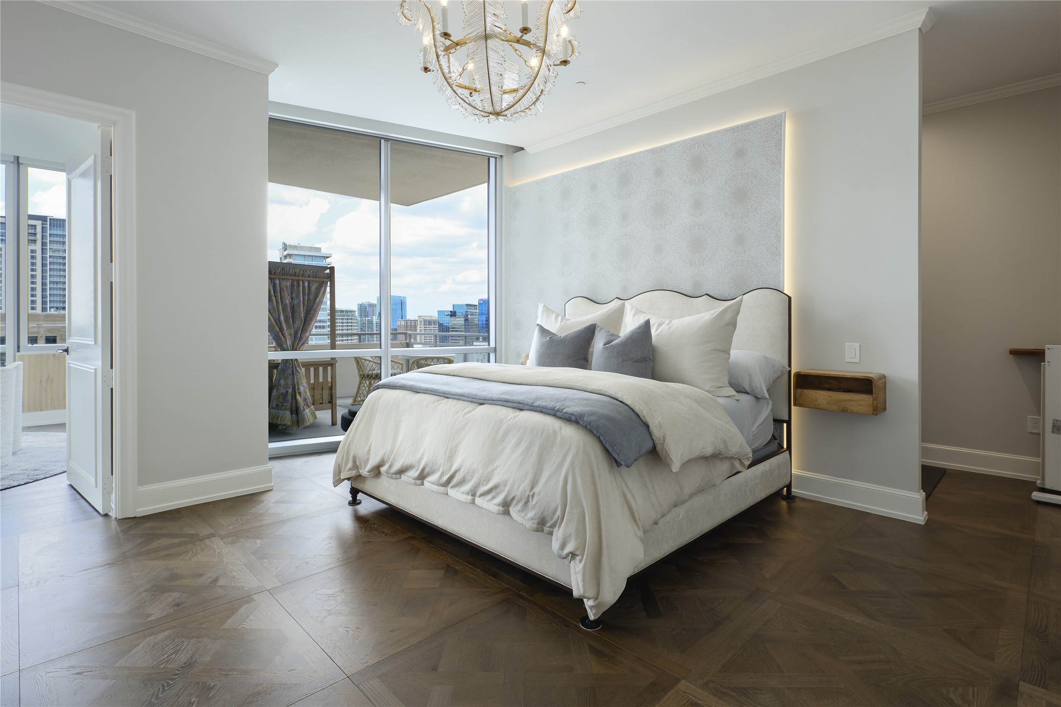 2200 Victory Avenue 2207