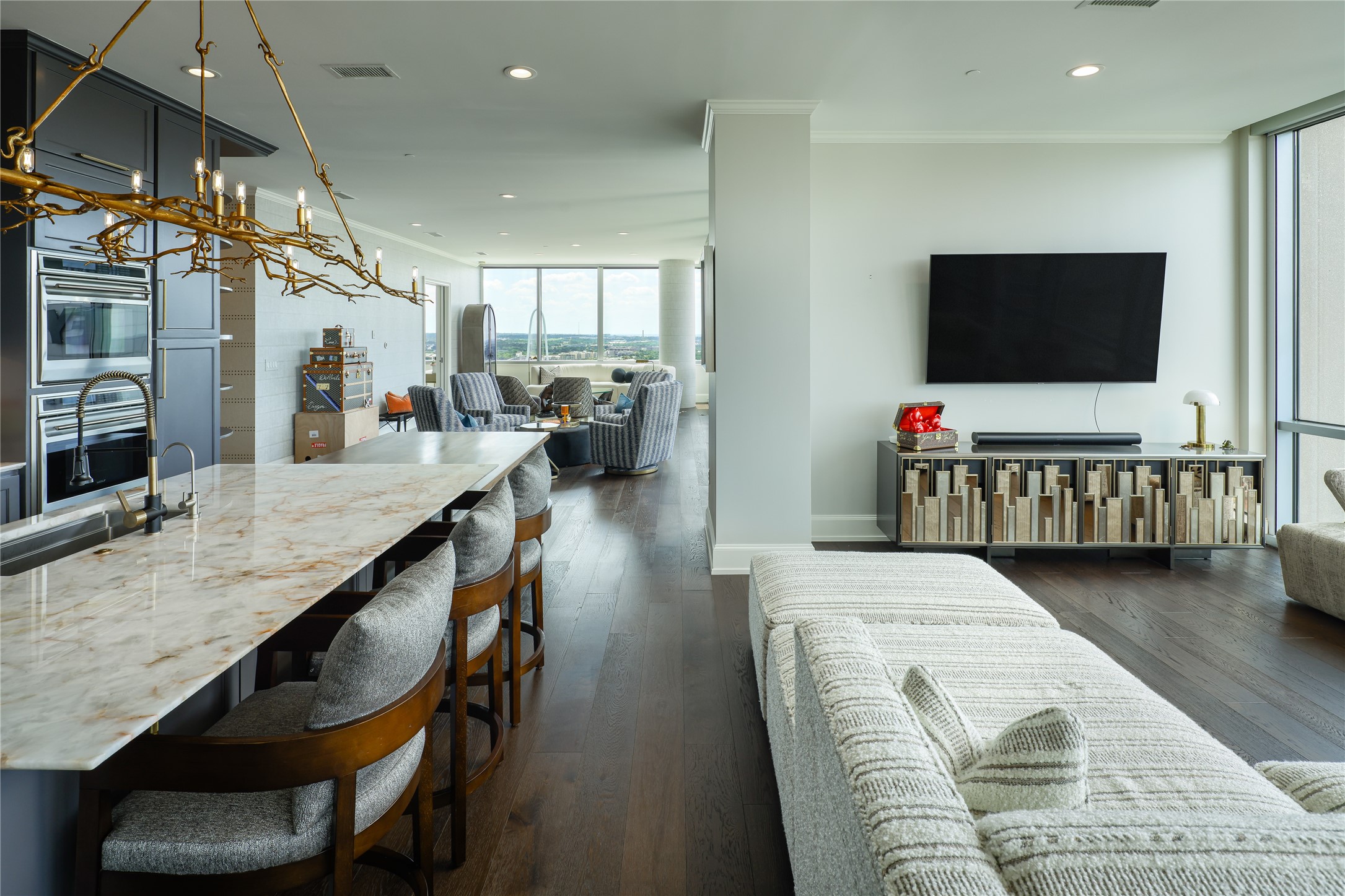 2200 Victory Avenue 2207