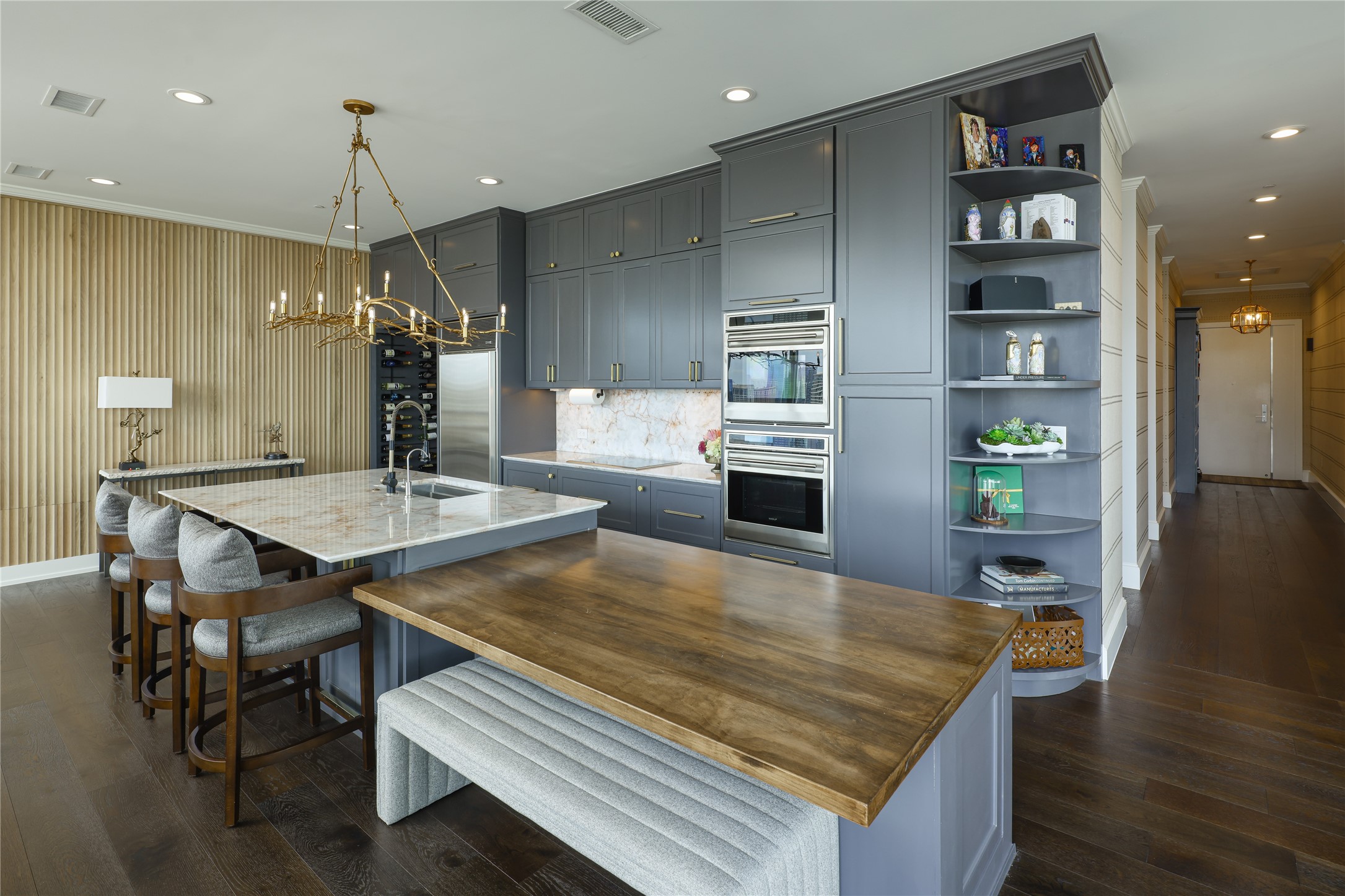 2200 Victory Avenue 2207