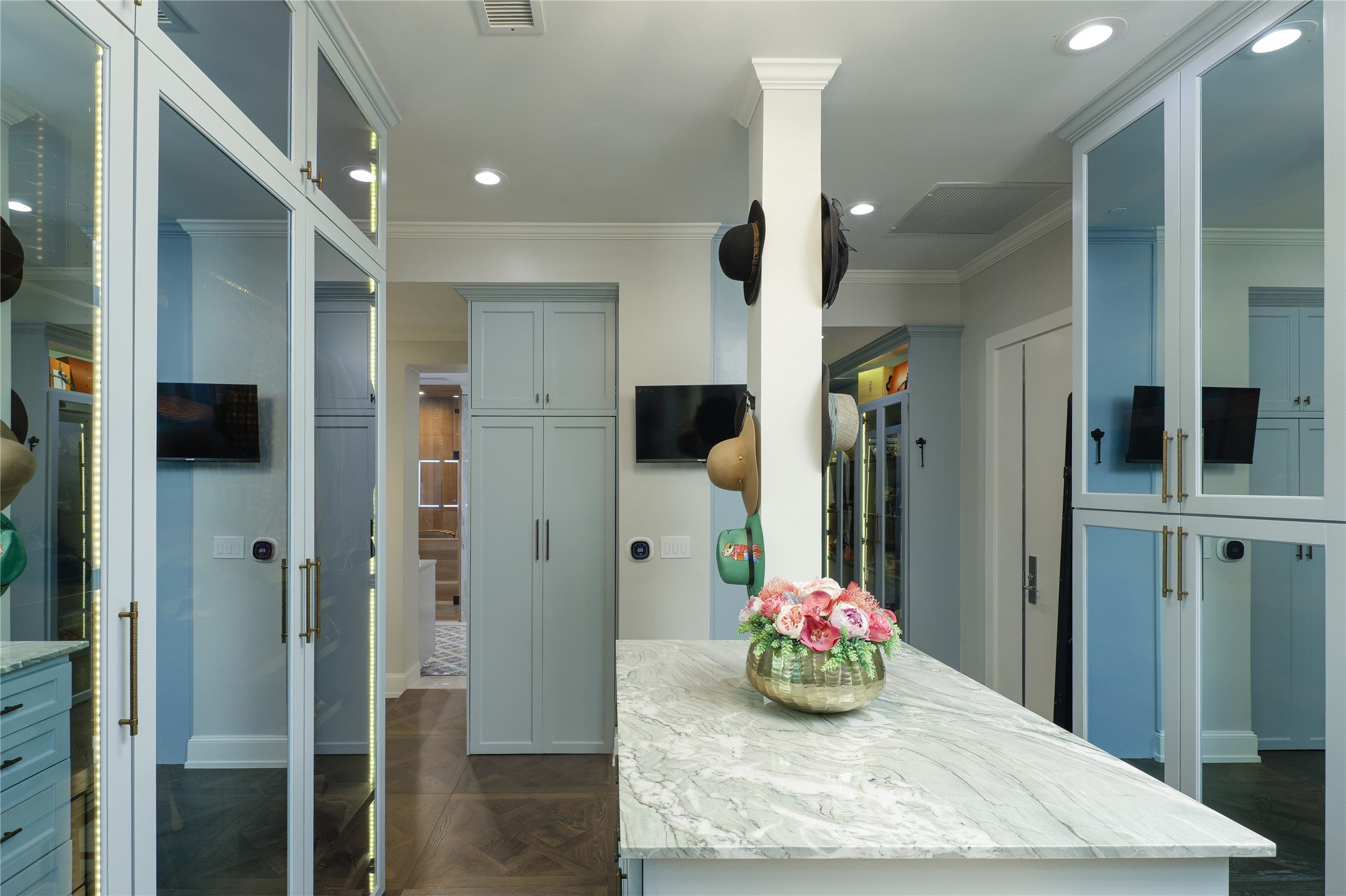 2200 Victory Avenue 2207