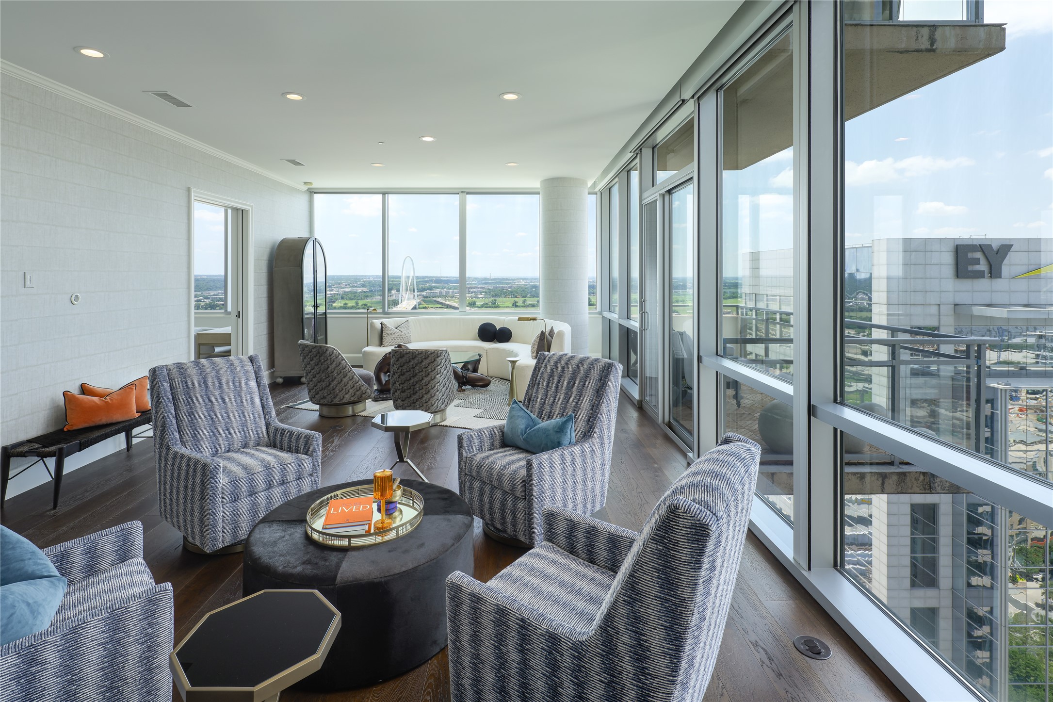 2200 Victory Avenue 2207