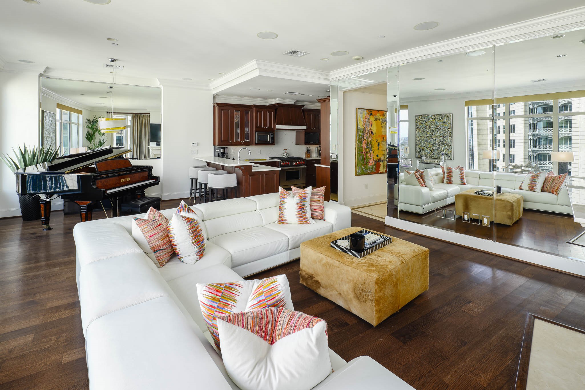 2555 N Pearl Street 1304