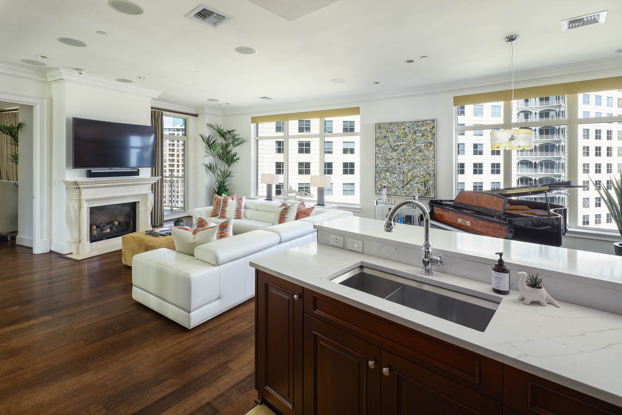 2555 N Pearl Street 1304