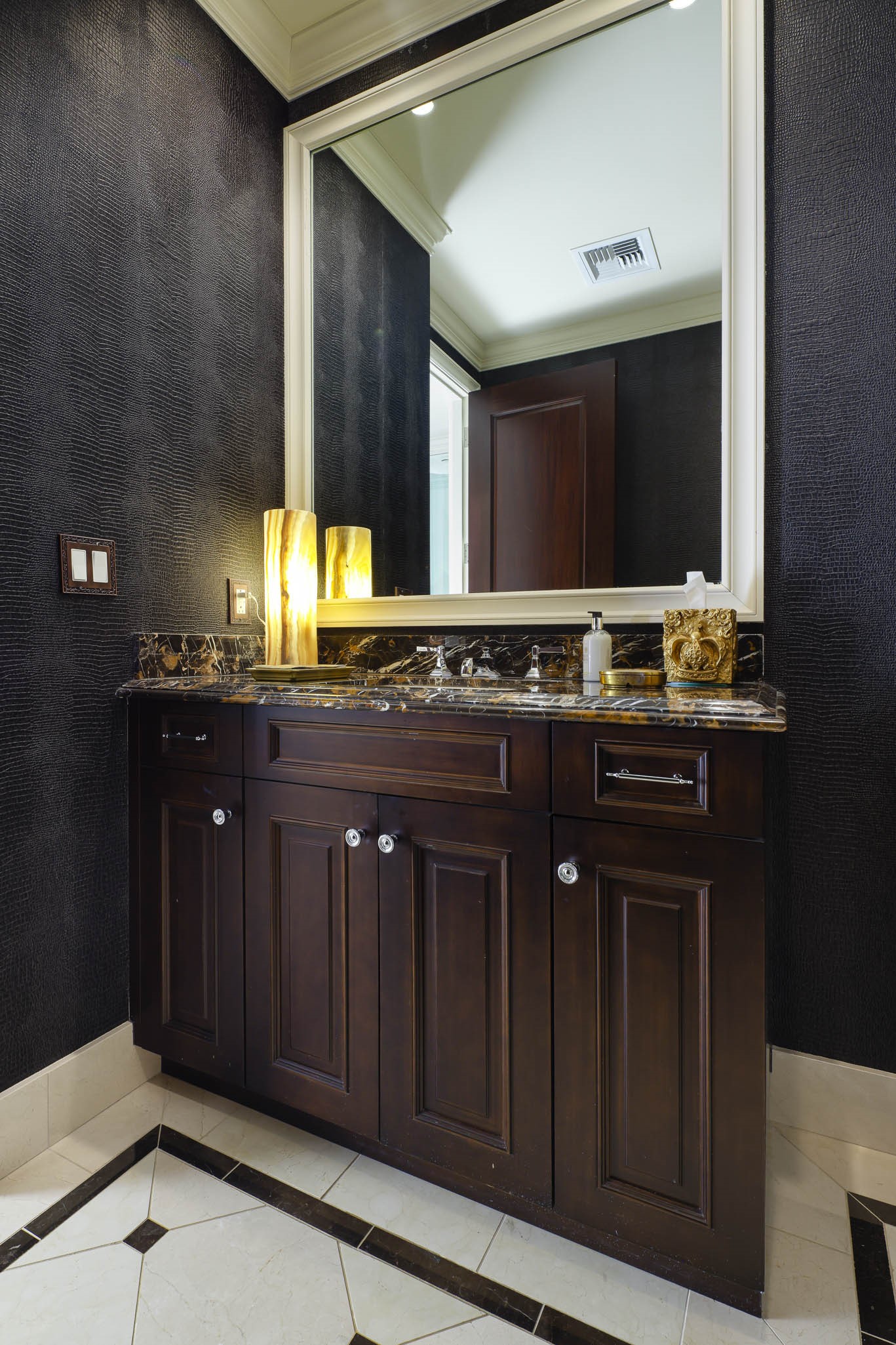 2555 N Pearl Street 1304