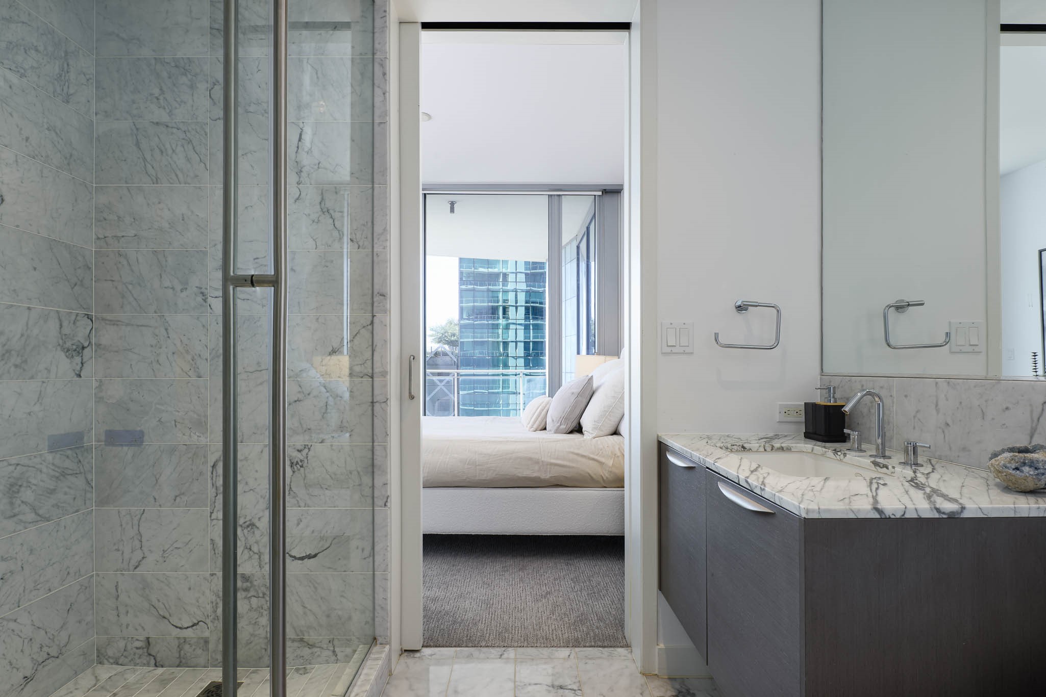 2900 Mckinnon Street 801