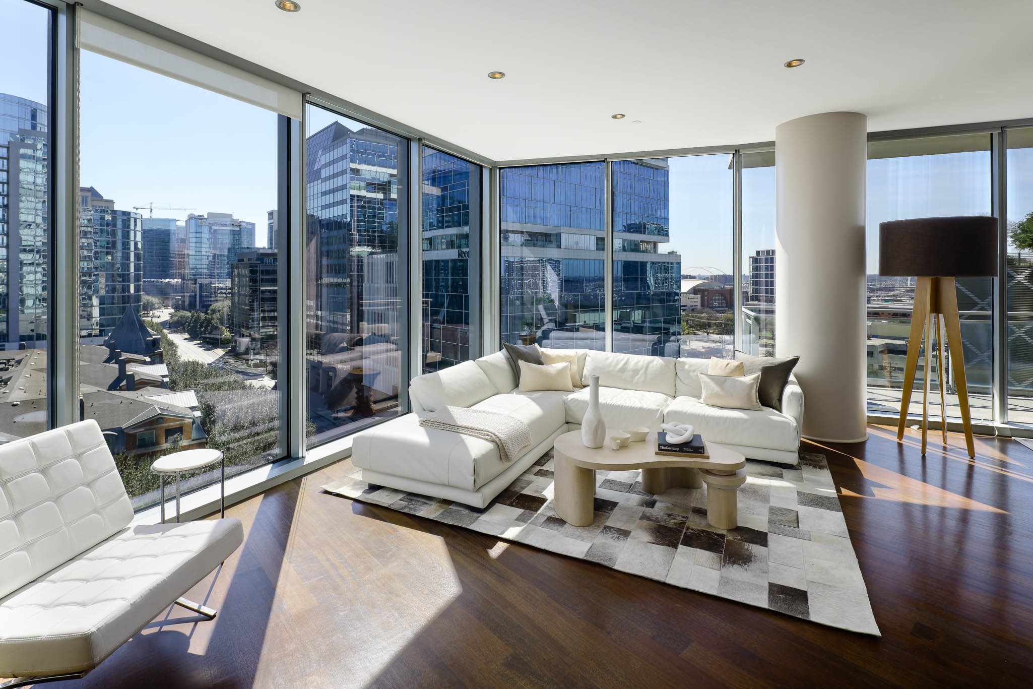 2900 Mckinnon Street 801