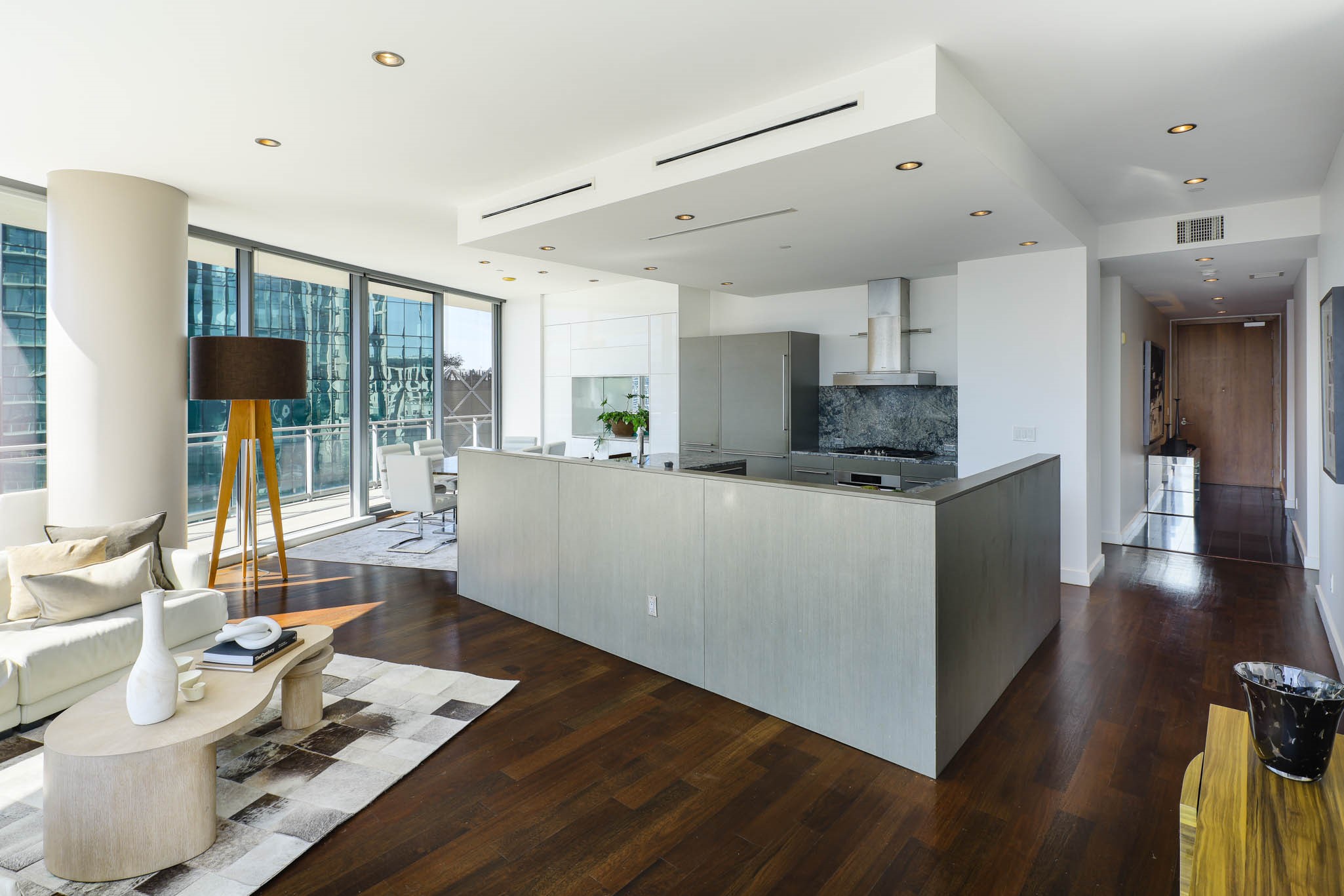 2900 Mckinnon Street 801