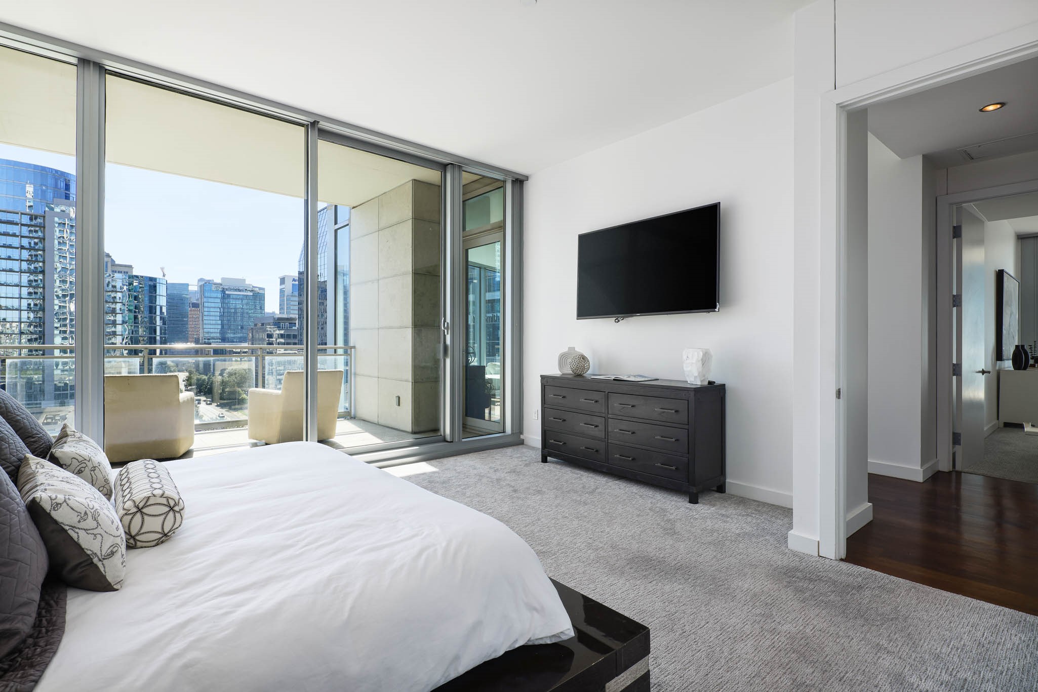 2900 Mckinnon Street 801