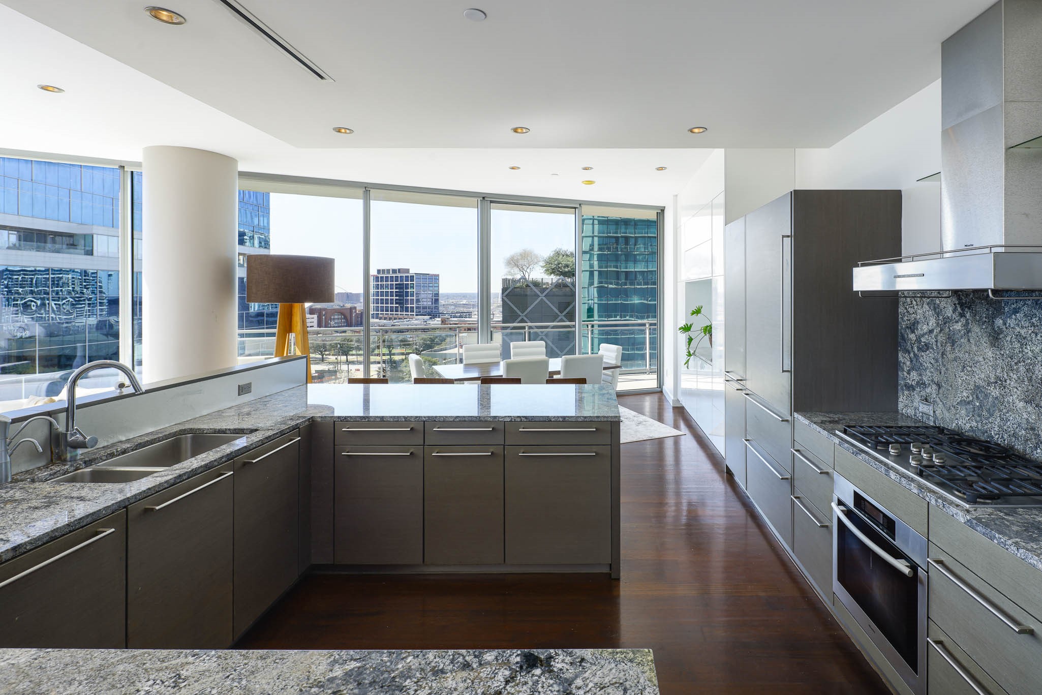 2900 Mckinnon Street 801