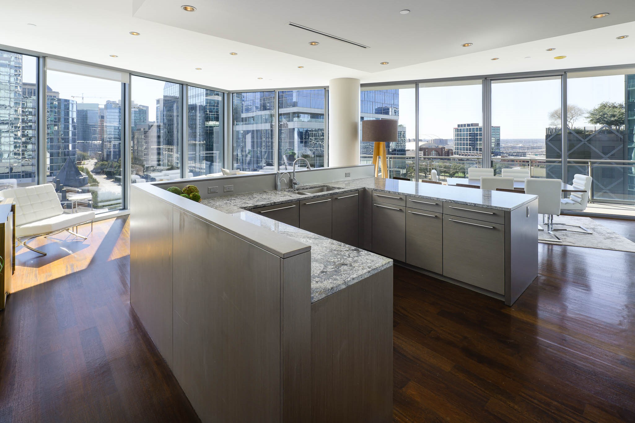 2900 Mckinnon Street 801