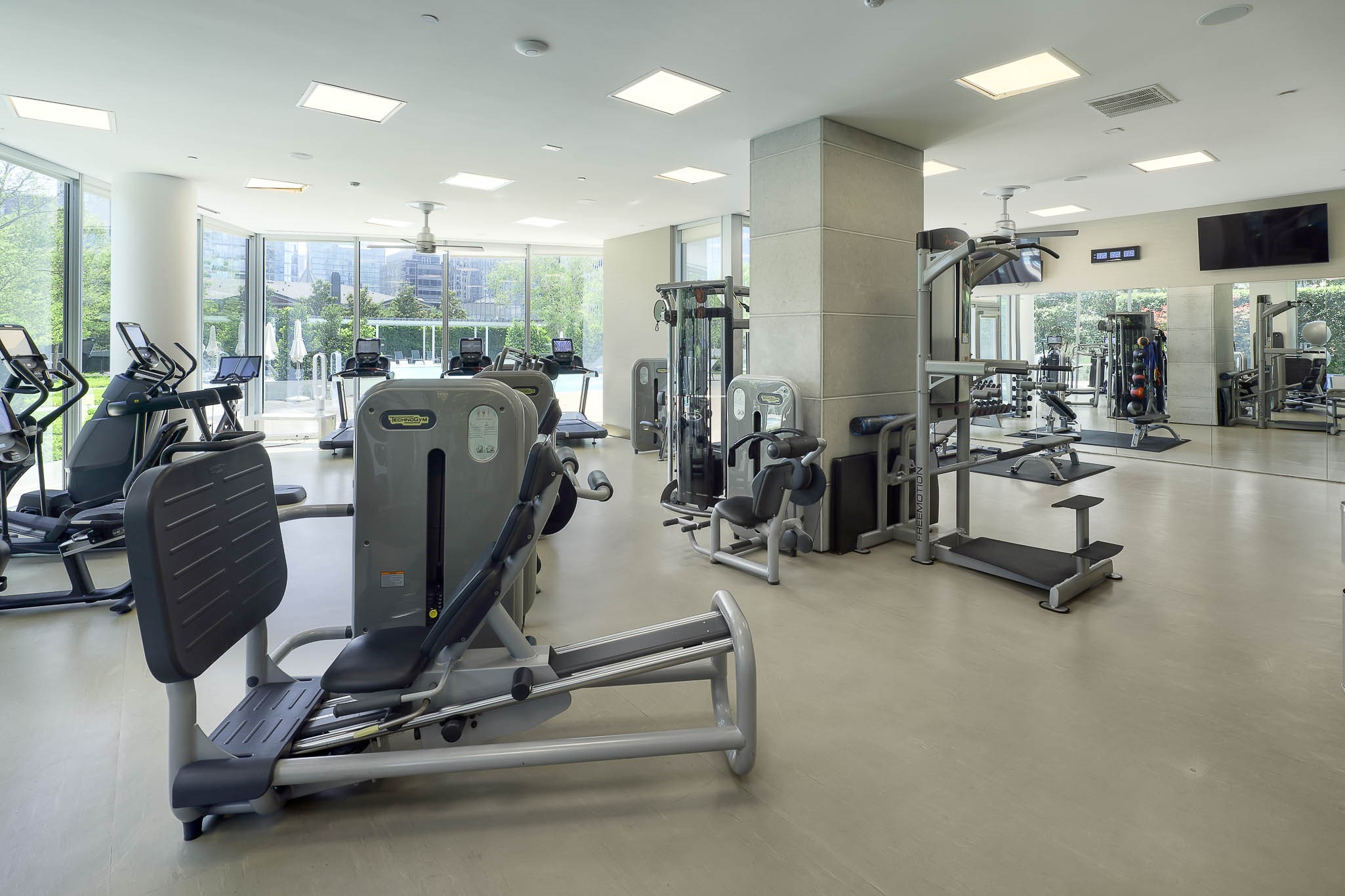 2900 Mckinnon Street 801