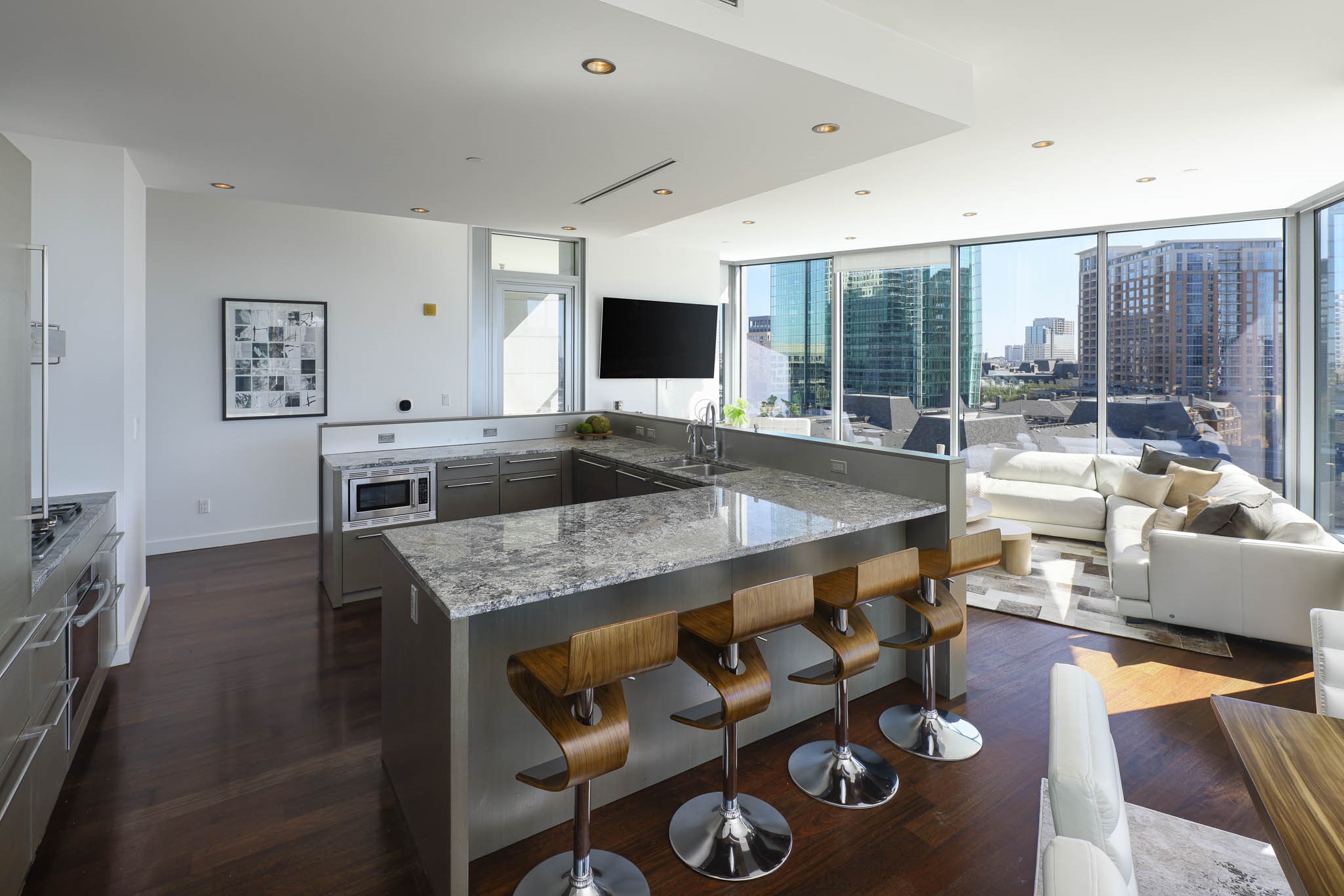 2900 Mckinnon Street 801