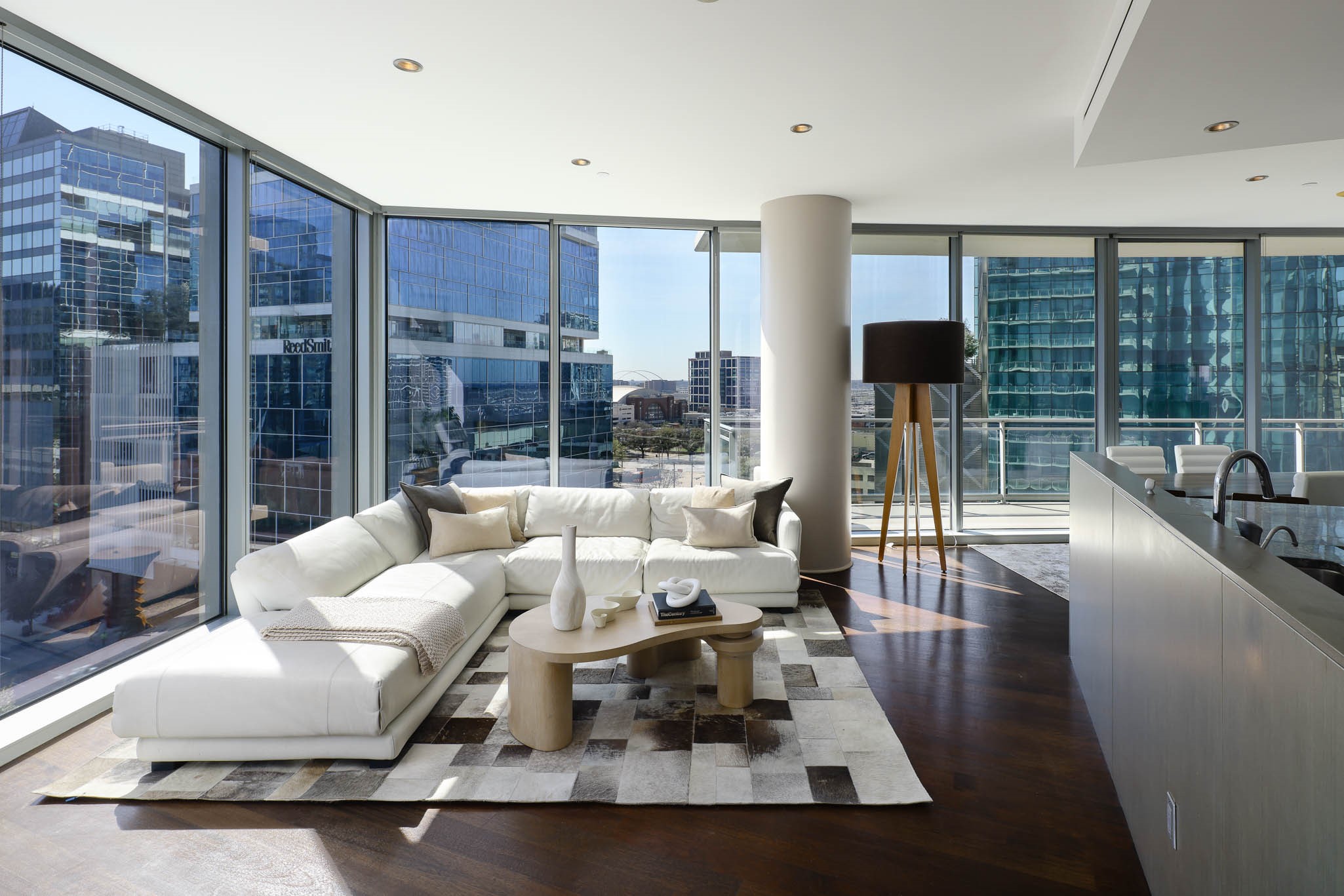 2900 Mckinnon Street 801