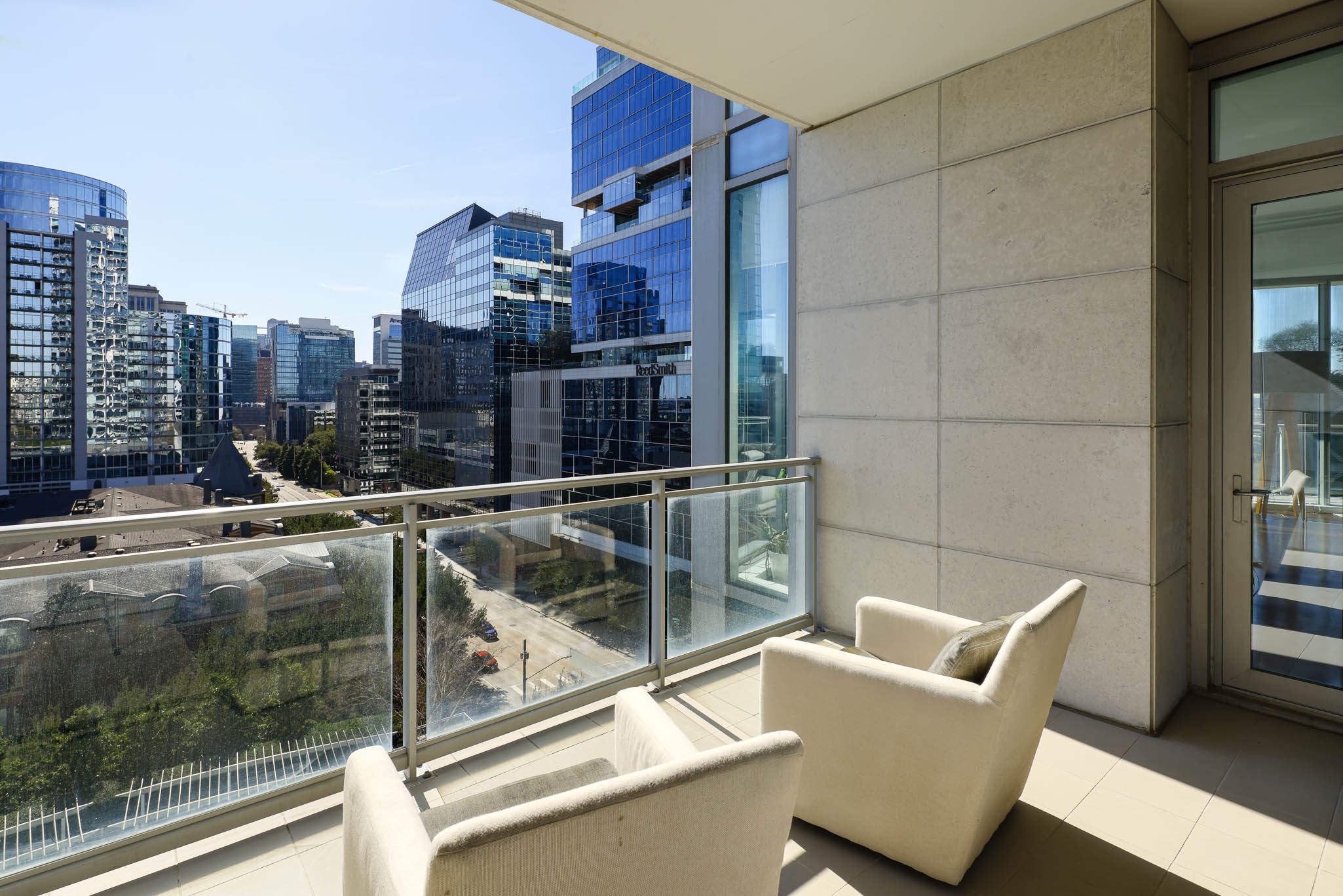 2900 Mckinnon Street 801