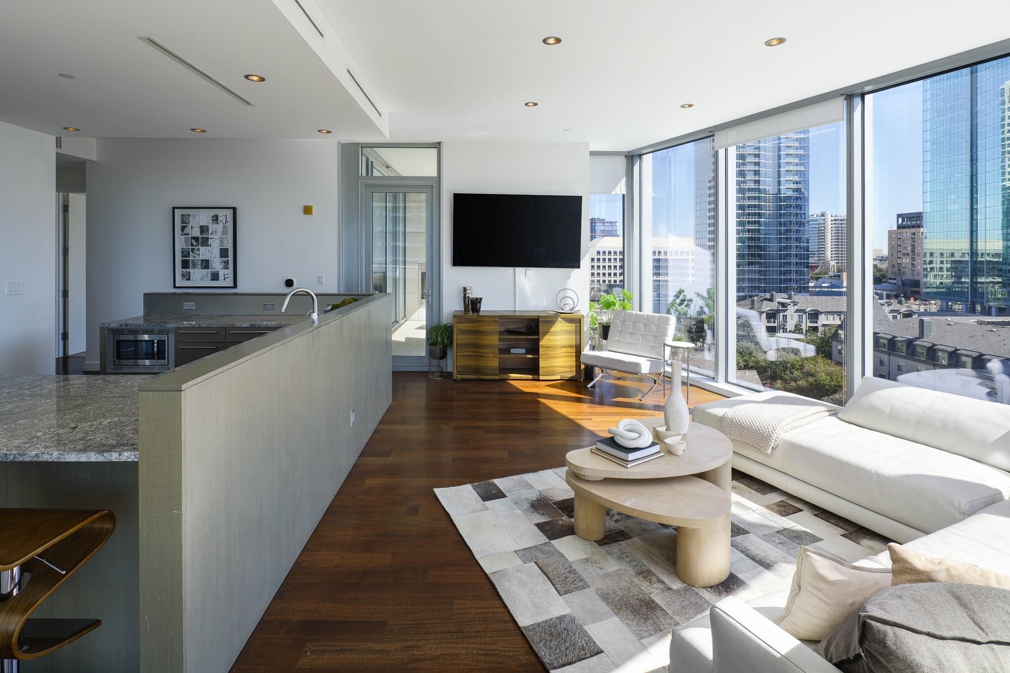 2900 Mckinnon Street 801