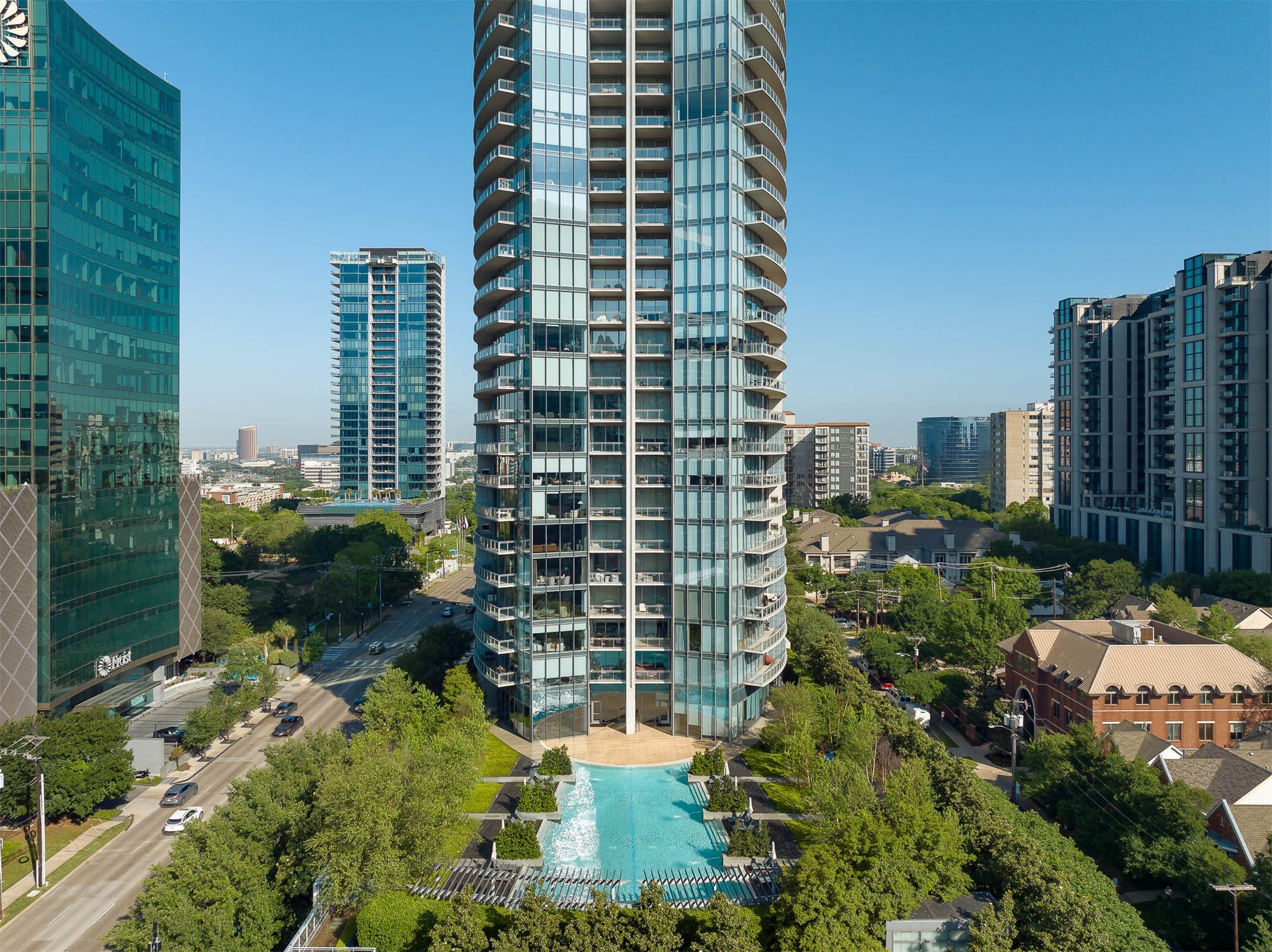 2900 Mckinnon Street 801