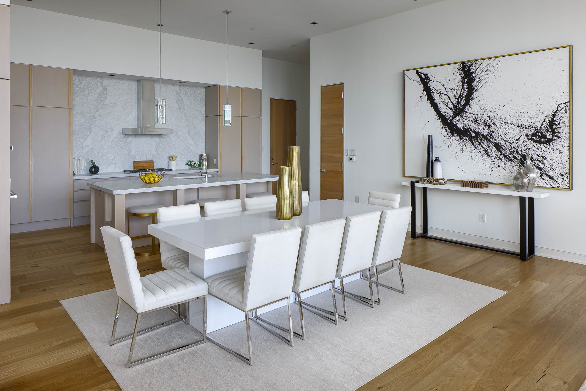 2430 Victory Park Lane 3203