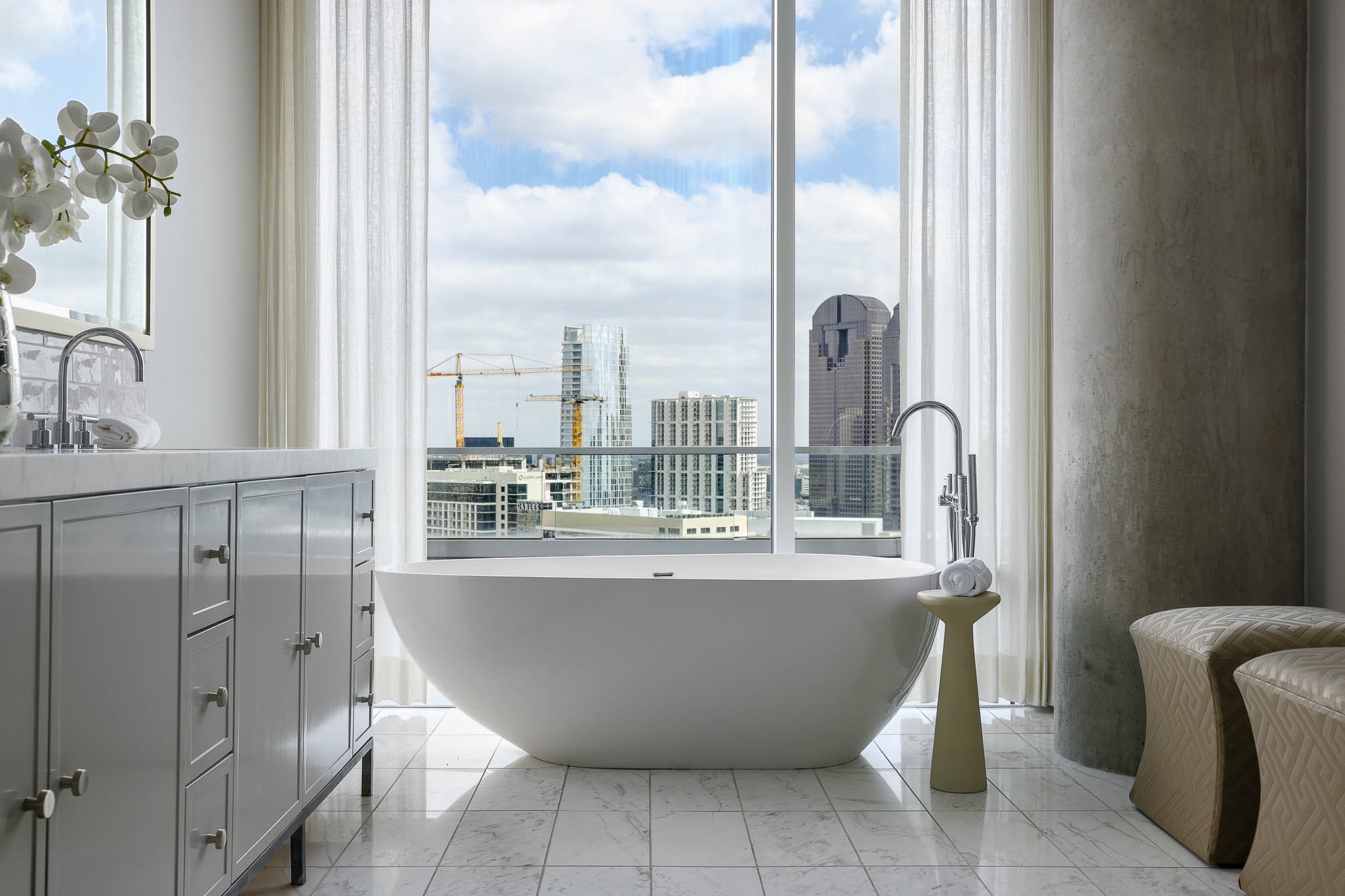 2430 Victory Park Lane 3203