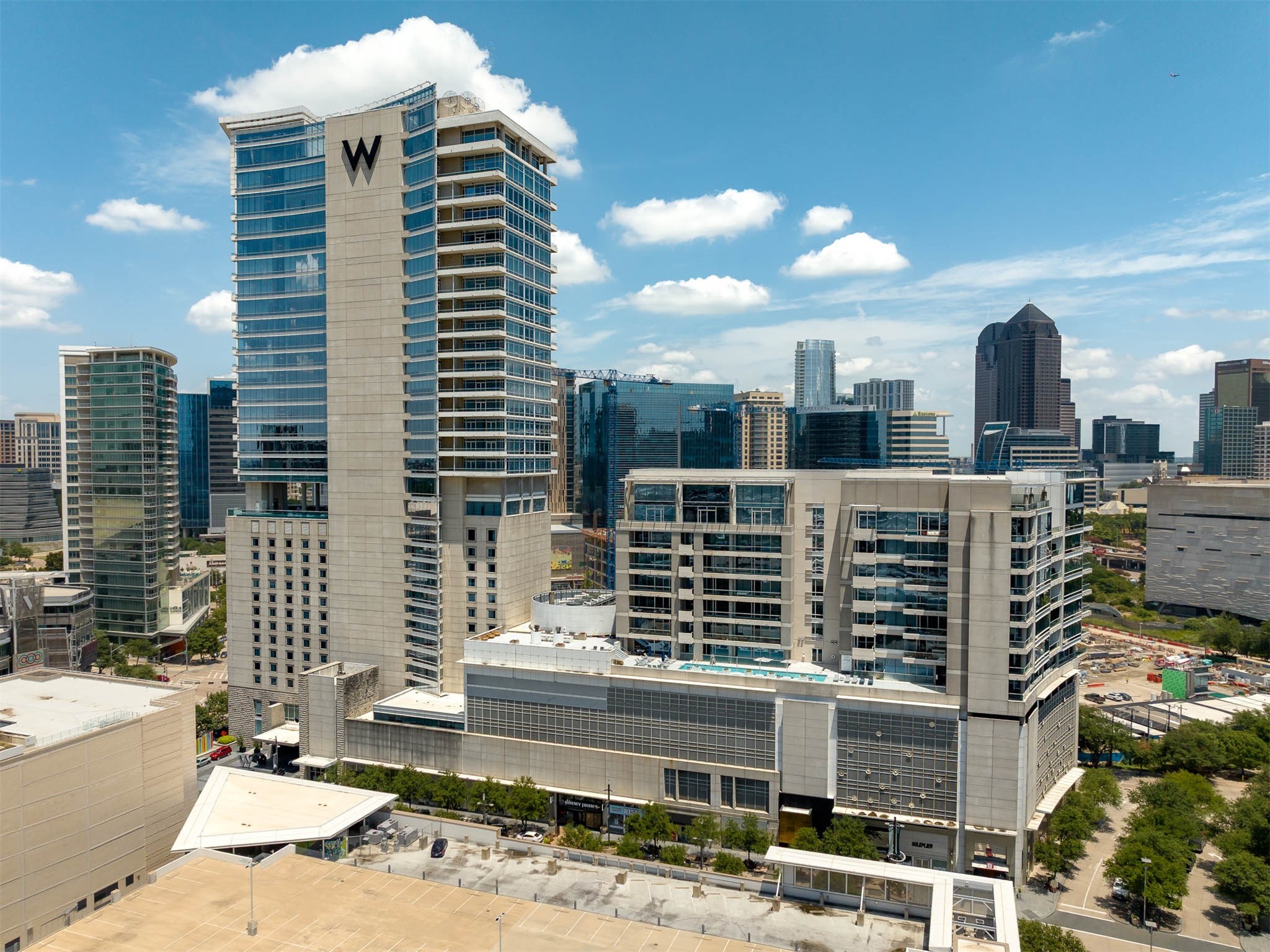 2430 Victory Park Lane 3203