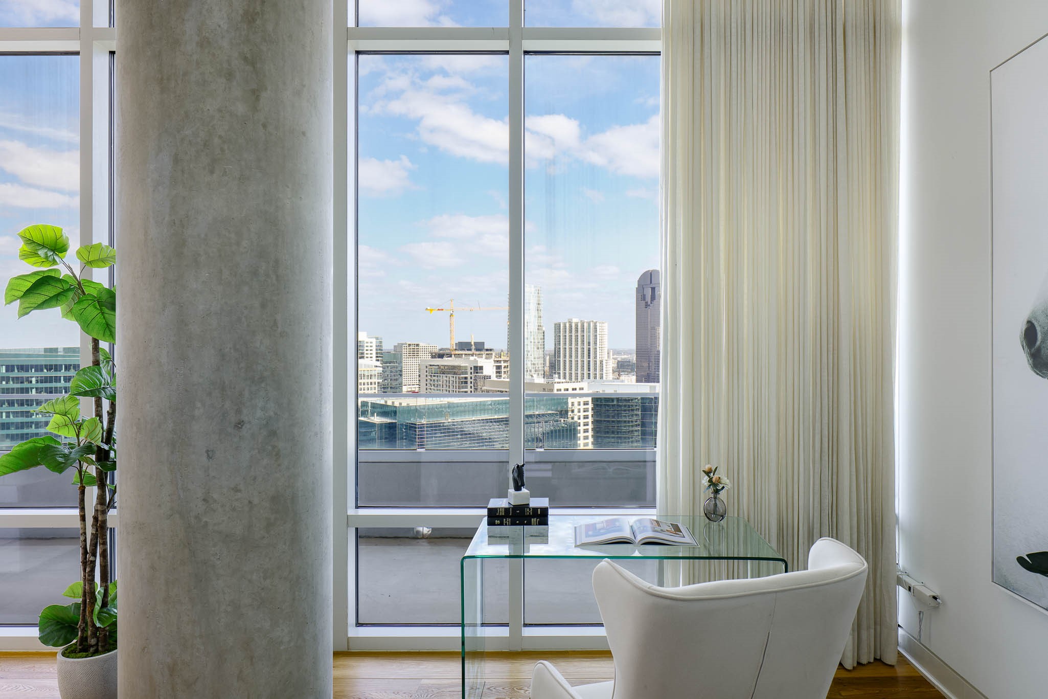 2430 Victory Park Lane 3203