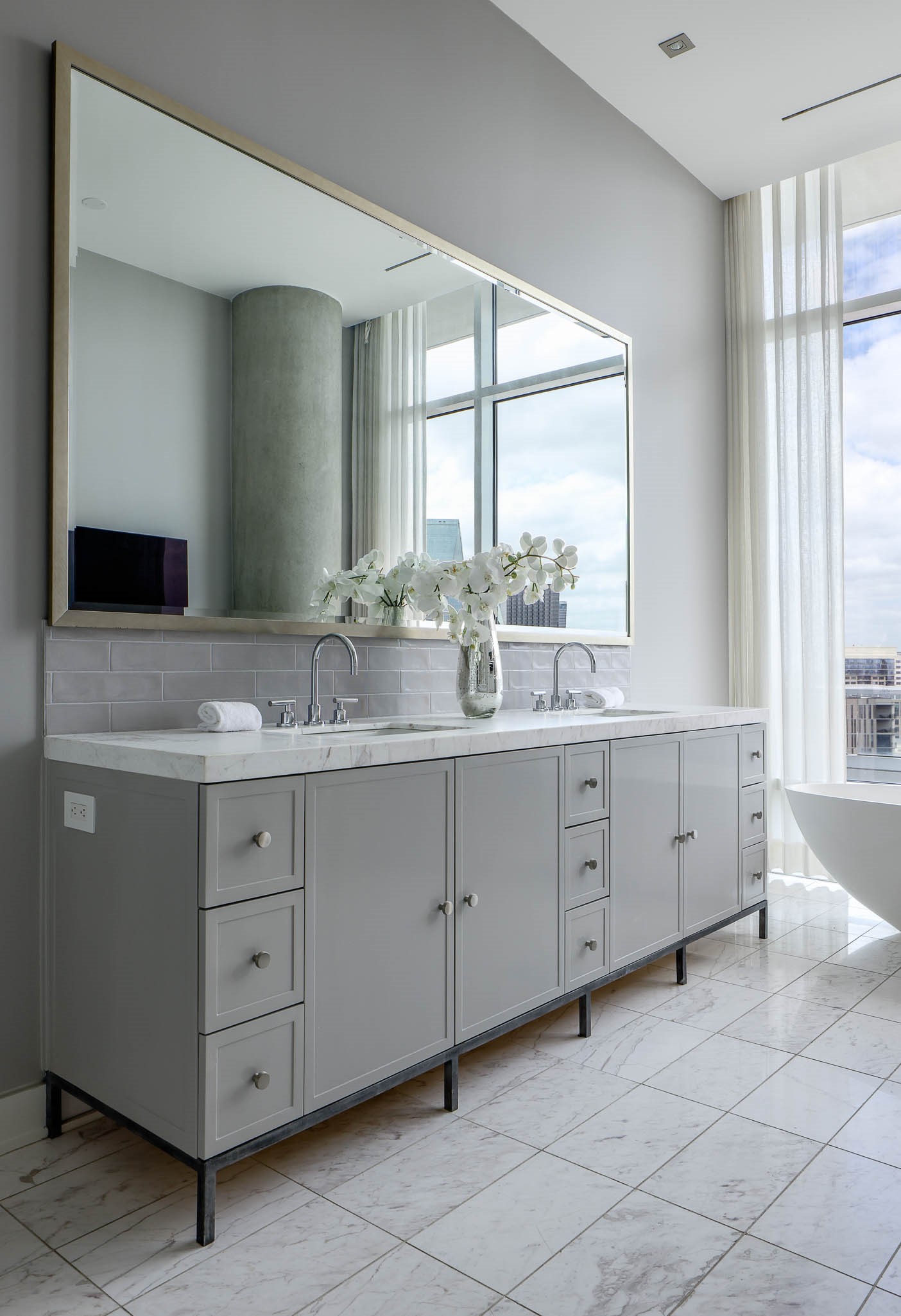 2430 Victory Park Lane 3203