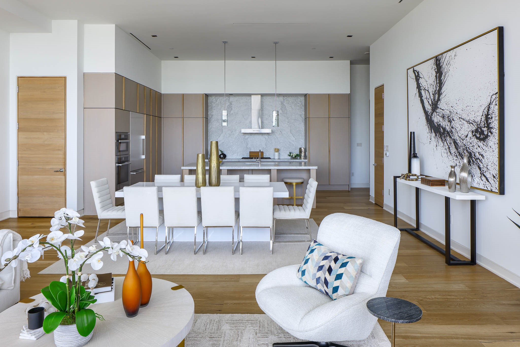 2430 Victory Park Lane 3203