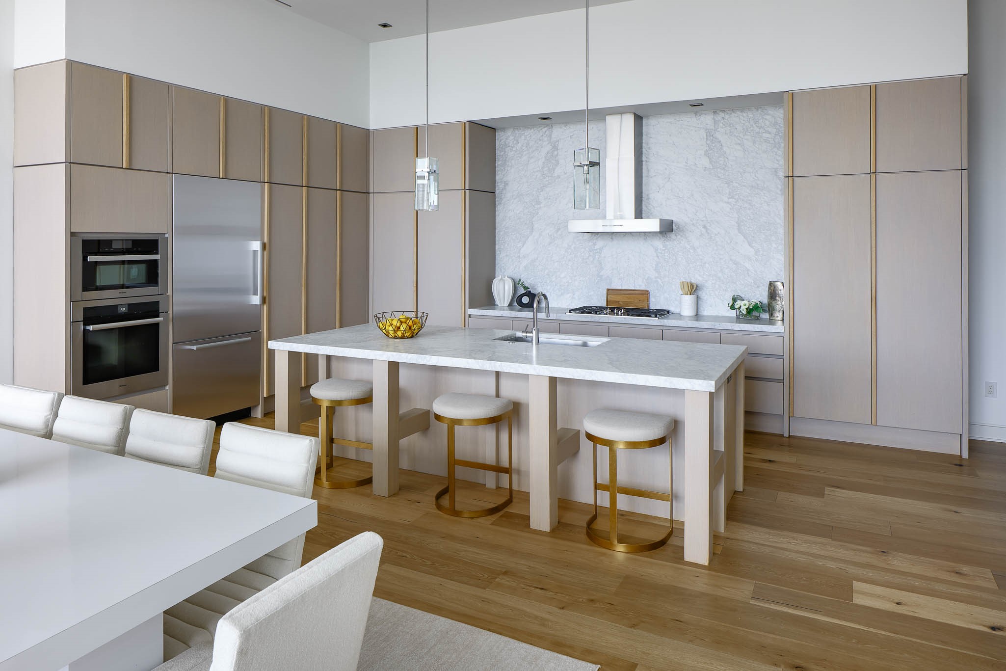 2430 Victory Park Lane 3203