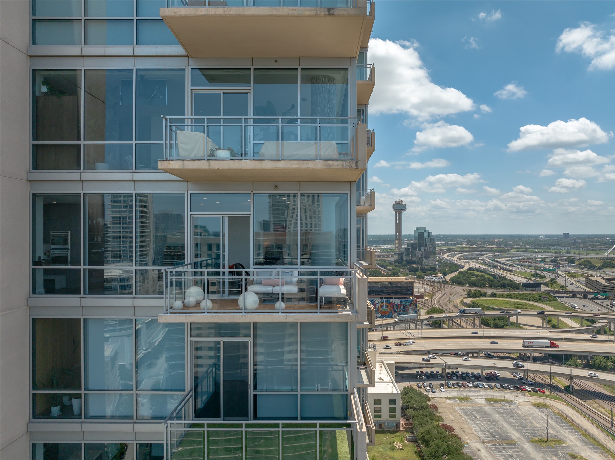 2200 Victory Avenue 2207