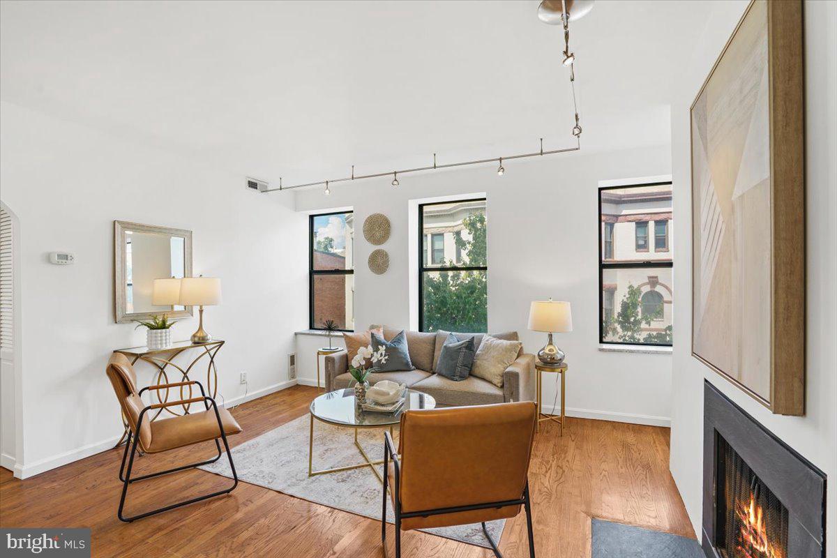 1736 Willard STREET NW Unit: 302