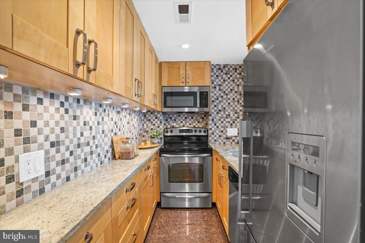 1736 Willard STREET NW Unit: 302