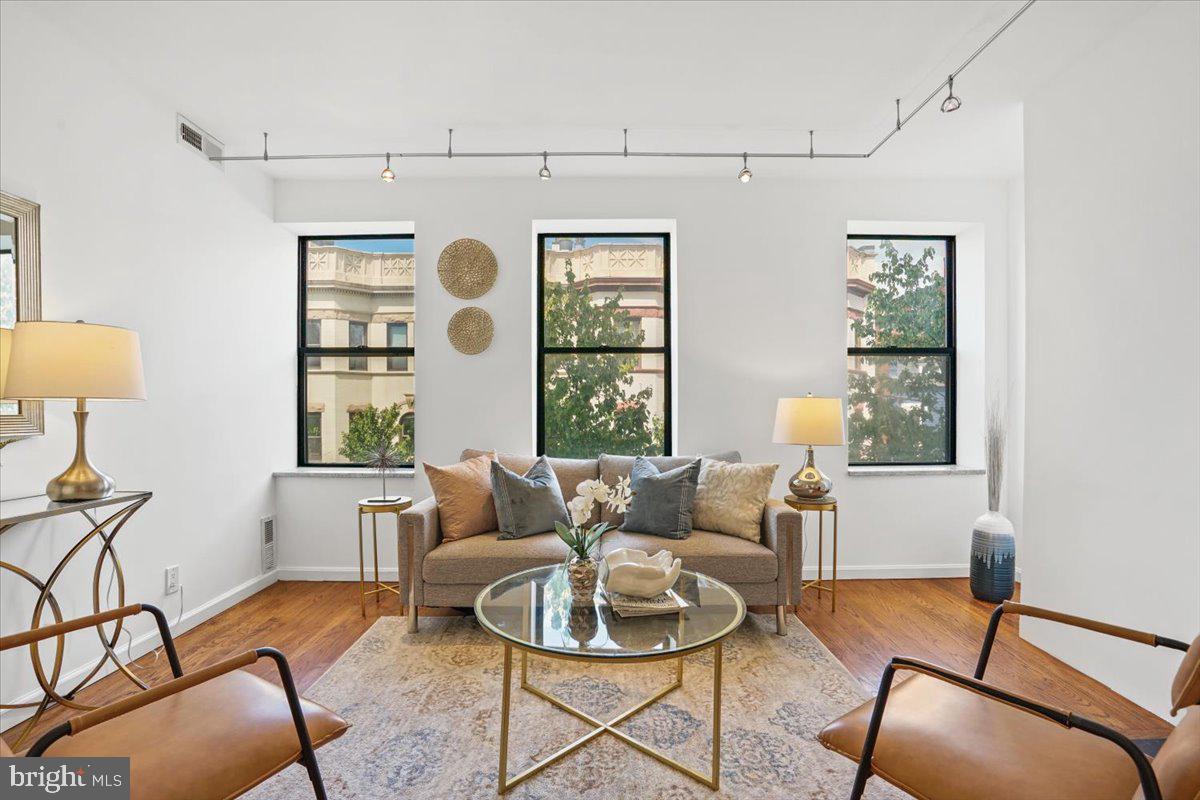 1736 Willard STREET NW Unit: 302