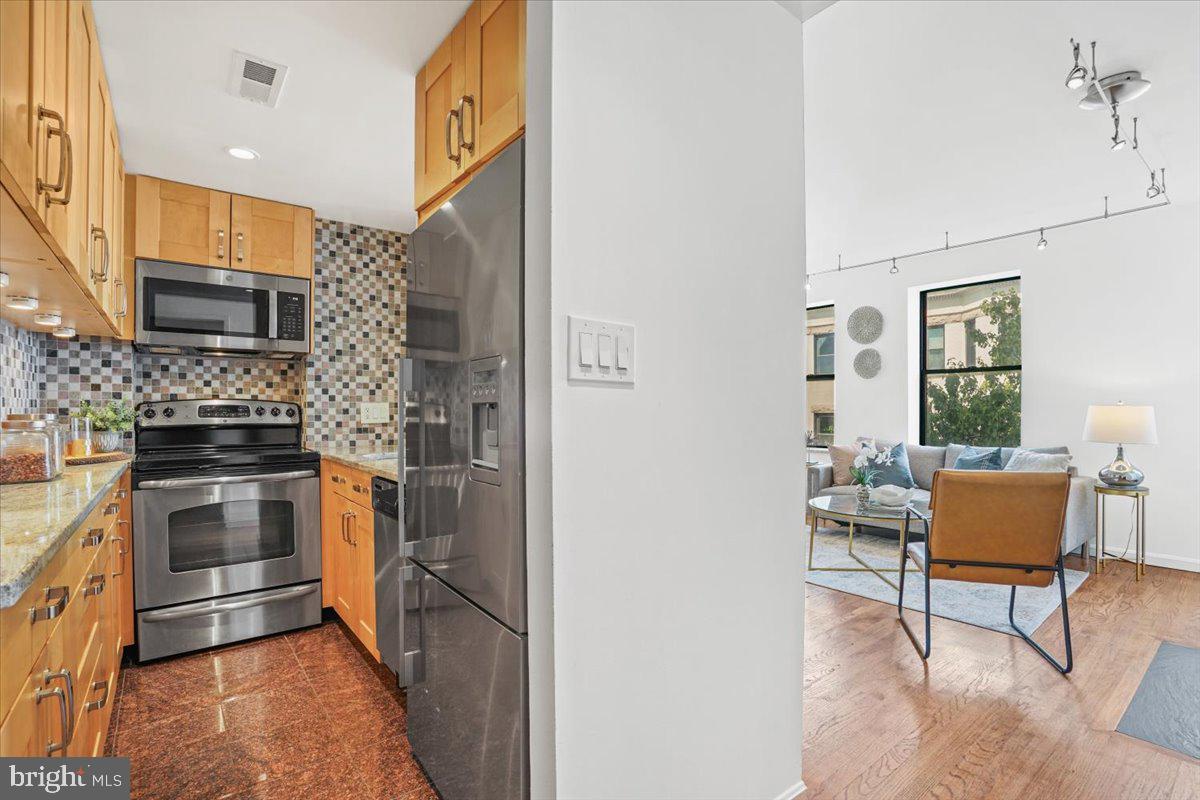 1736 Willard STREET NW Unit: 302