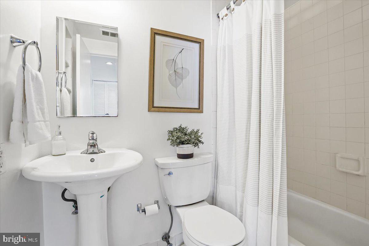 1736 Willard STREET NW Unit: 302