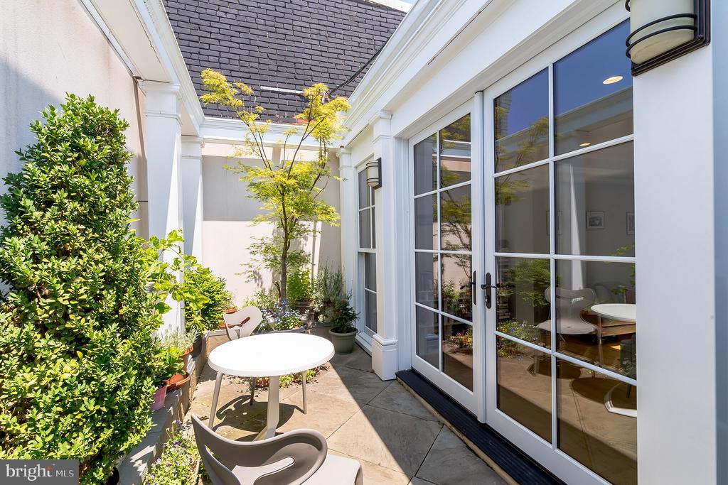 1351 WISCONSIN AVE NW #3A