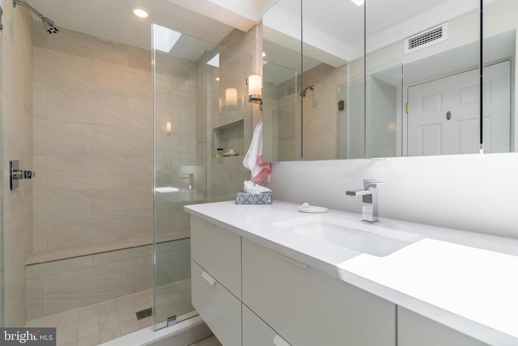 1351 WISCONSIN AVE NW #3A