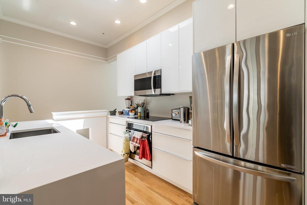 1351 WISCONSIN AVE NW #3A