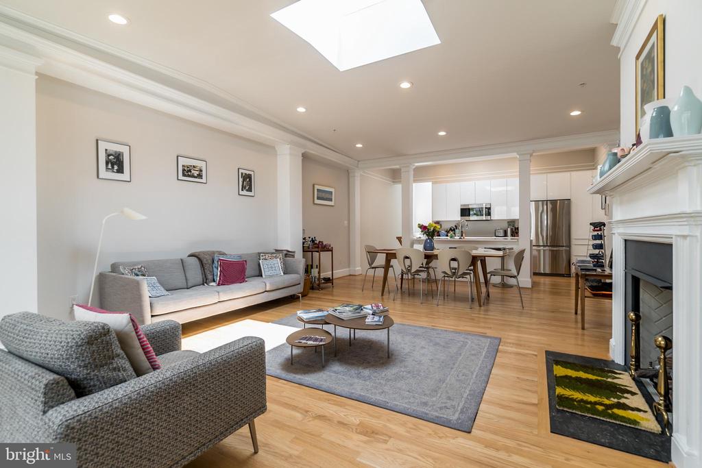 1351 WISCONSIN AVE NW #3A