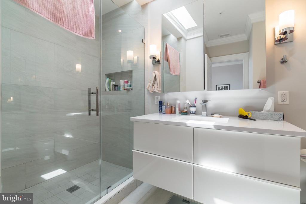1351 WISCONSIN AVE NW #3A