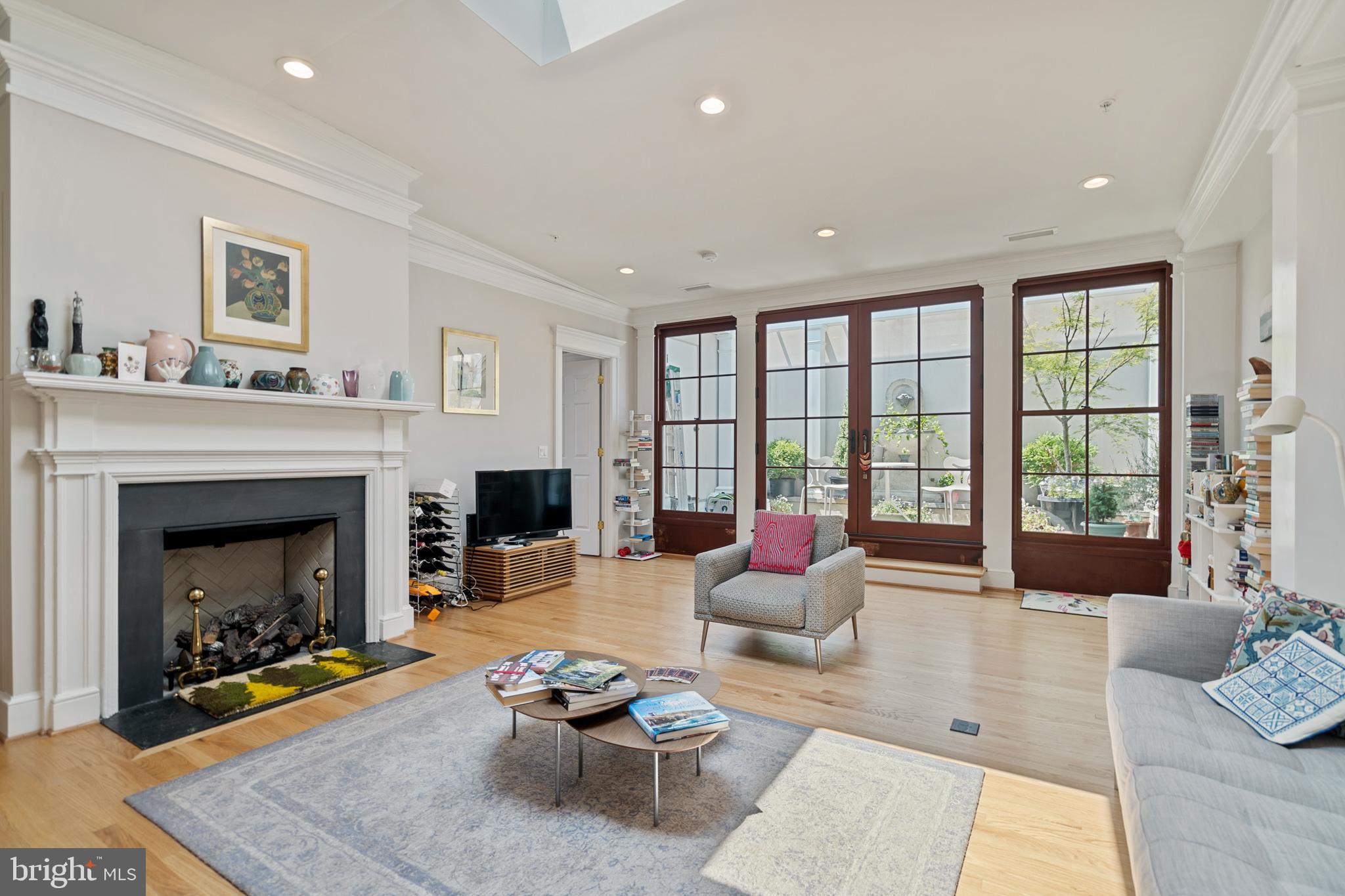 1351 WISCONSIN AVE NW #3A