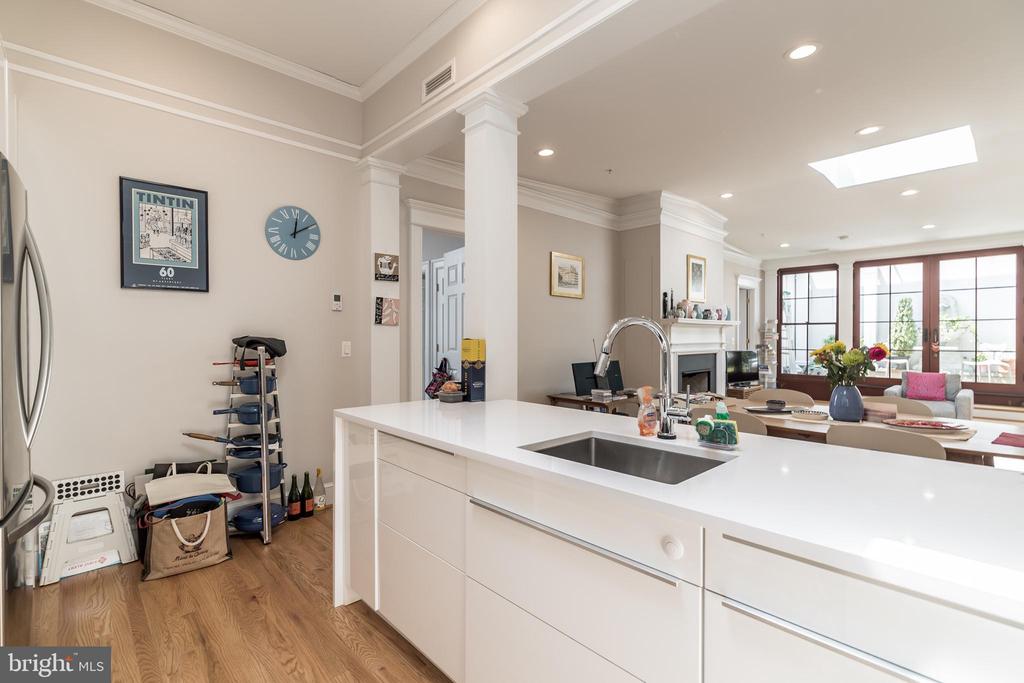 1351 WISCONSIN AVE NW #3A
