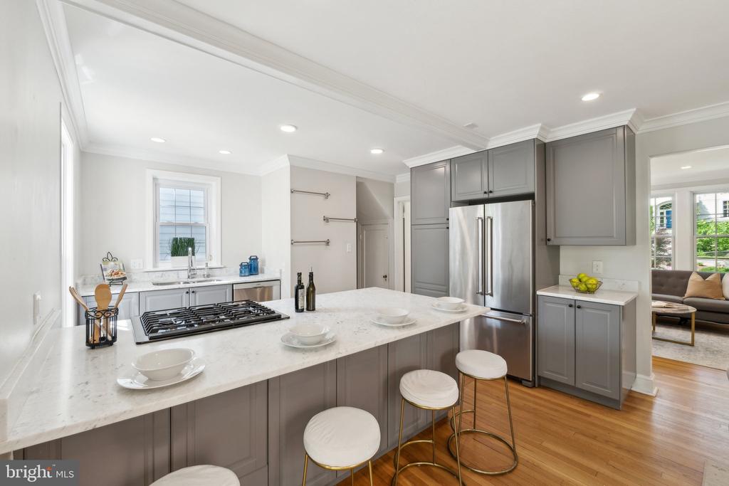 5008 Klingle St NW