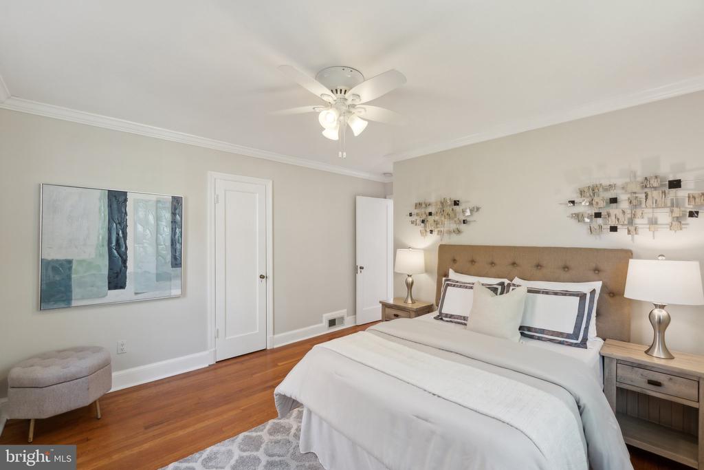 5008 Klingle St NW