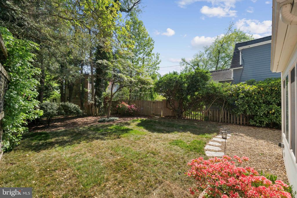 5008 Klingle St NW