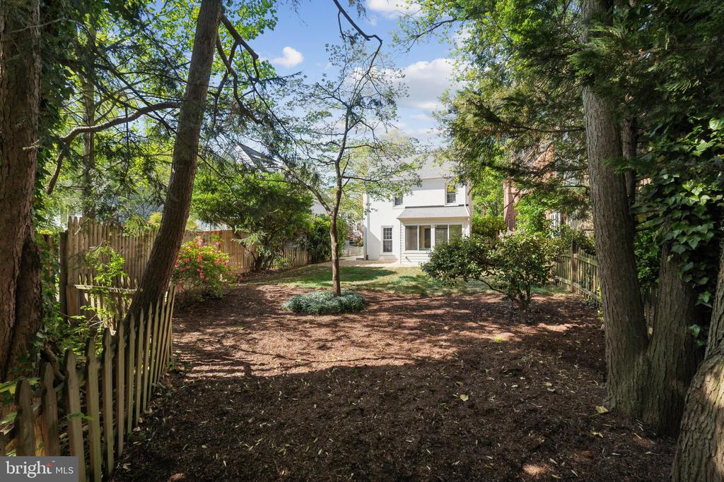 5008 Klingle St NW