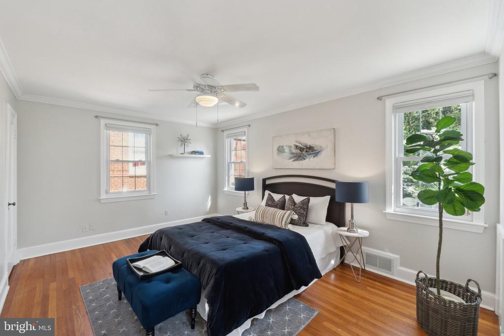 5008 Klingle St NW