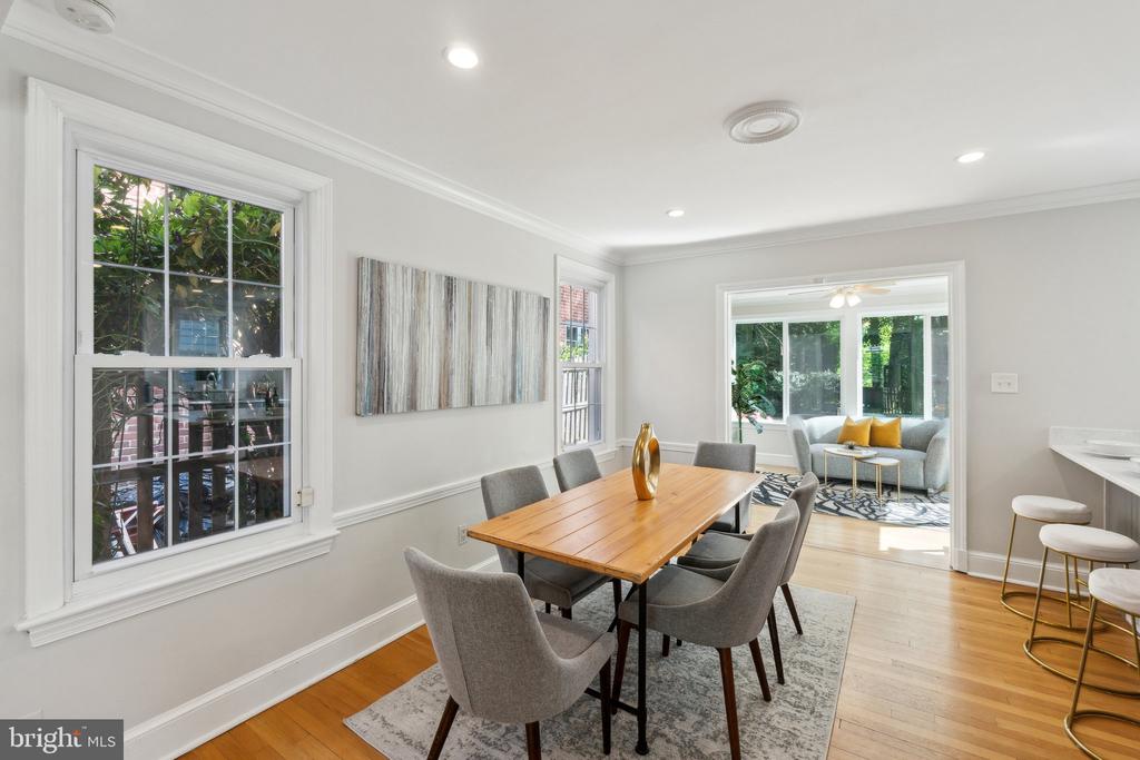 5008 Klingle St NW