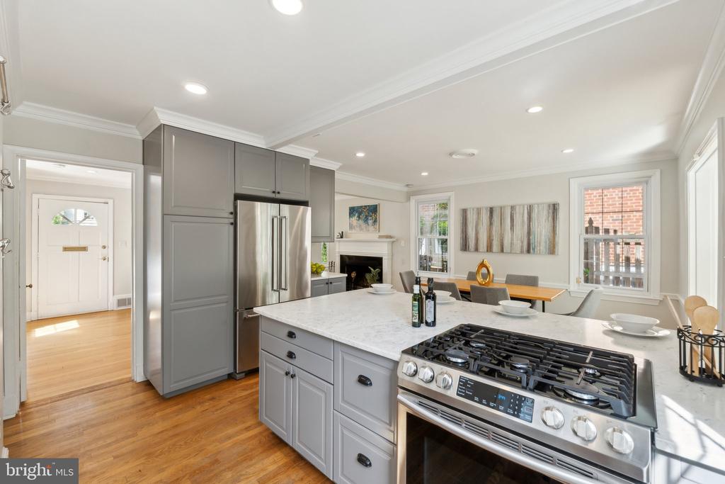 5008 Klingle St NW